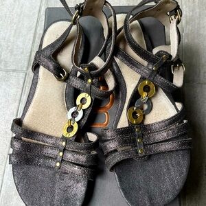 UGG NWT Black and Gold Women's Sandals size 9